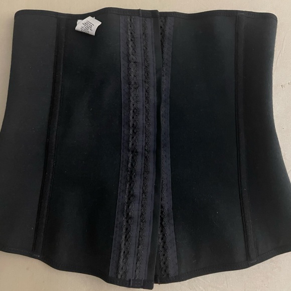 Cocoon 1512 Colombian Latex Girdle 2 Rows of Hooks - Picture 10 of 10